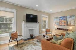 1908 Myrtle · Stylish bungalow 5 Min drive to Downtown