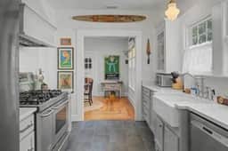 1908 Myrtle · Stylish bungalow 5 Min drive to Downtown