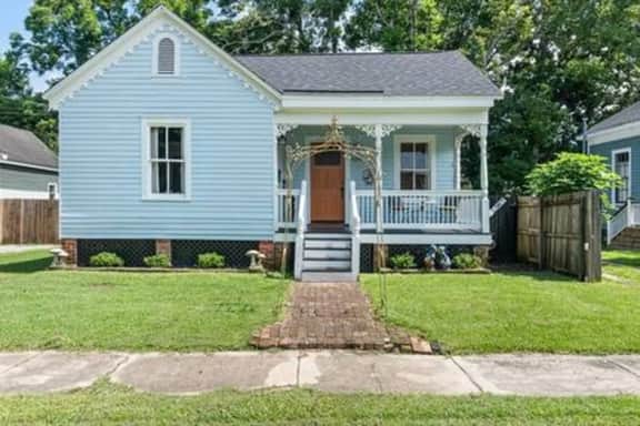 Downtown Mobile: Pet Friendly + 5m Walk