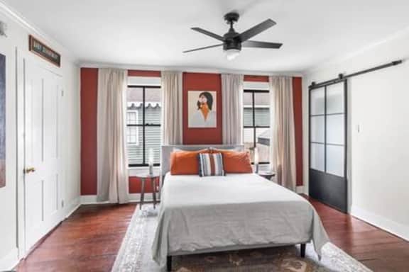 Downtown Mobile: Pet Friendly + 5m Walk