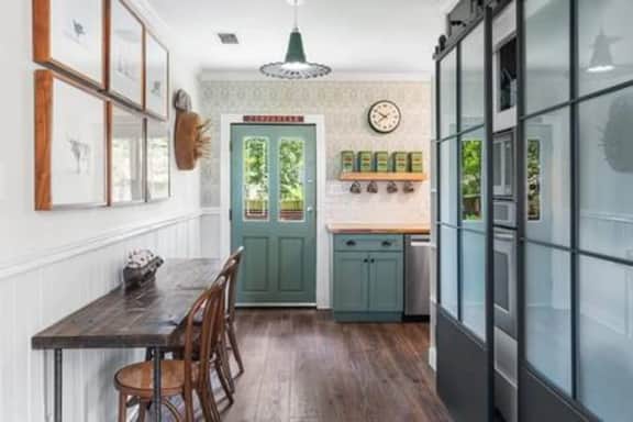 Downtown Mobile: Pet Friendly + 5m Walk