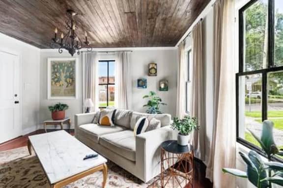 Downtown Mobile: Pet Friendly + 5m Walk