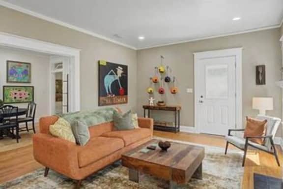 1908 Myrtle · Stylish bungalow 5 Min drive to Downtown