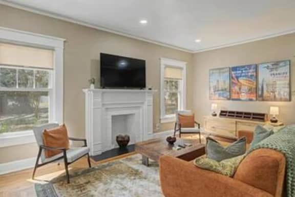 1908 Myrtle · Stylish bungalow 5 Min drive to Downtown