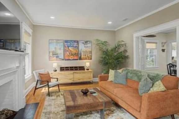 1908 Myrtle · Stylish bungalow 5 Min drive to Downtown