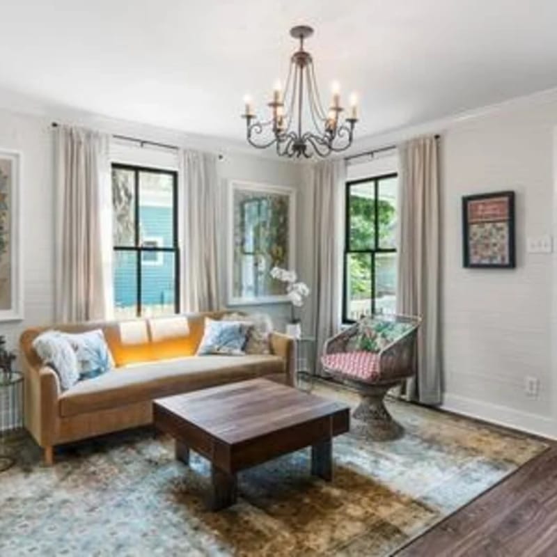 Downtown Mobile: Pet Friendly + 5m Walk
