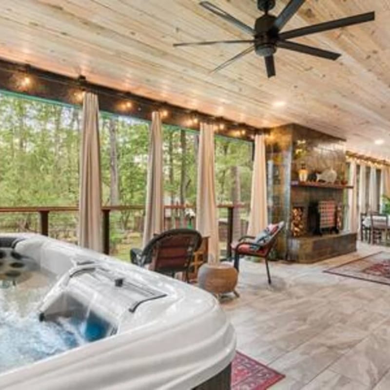 Downtown and Beach accessible Hot Tub + Firepit